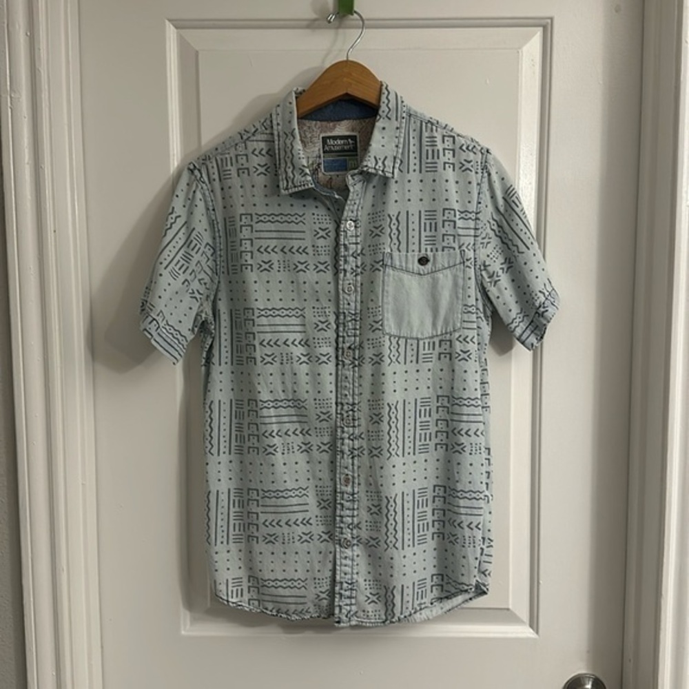 Modern‎ Amusement Camp shirt, sz M